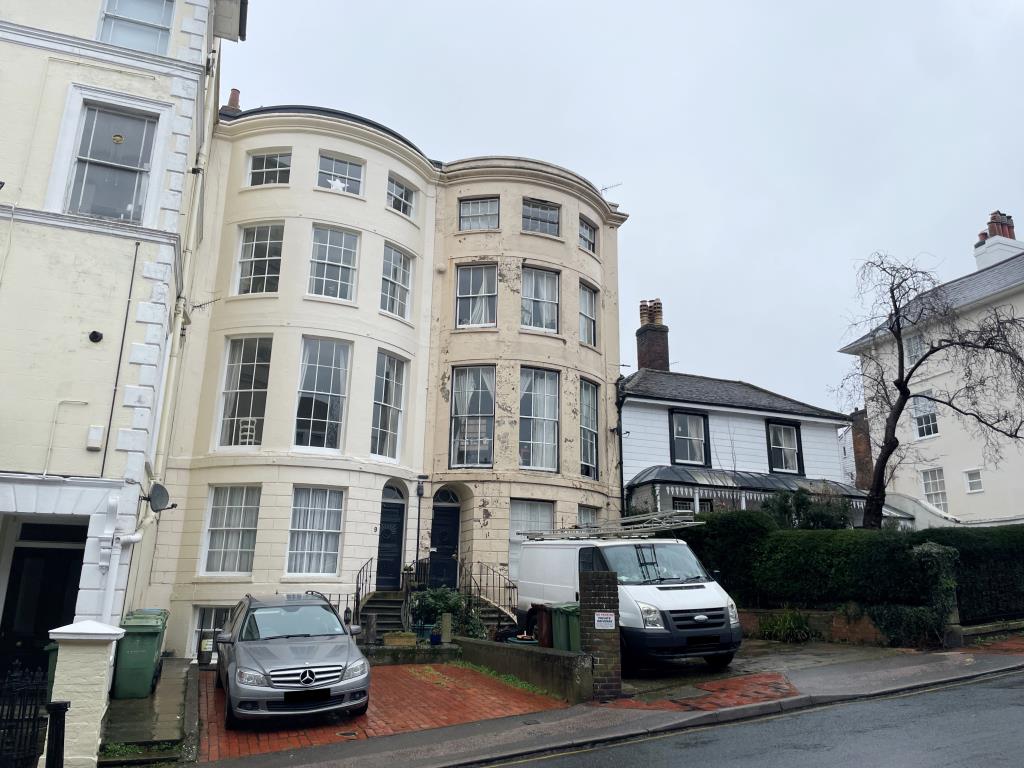 Lot: 116 - TOWN CENTRE BLOCK OF FLATS FOR INVESTMENT - Town centre flats for investment